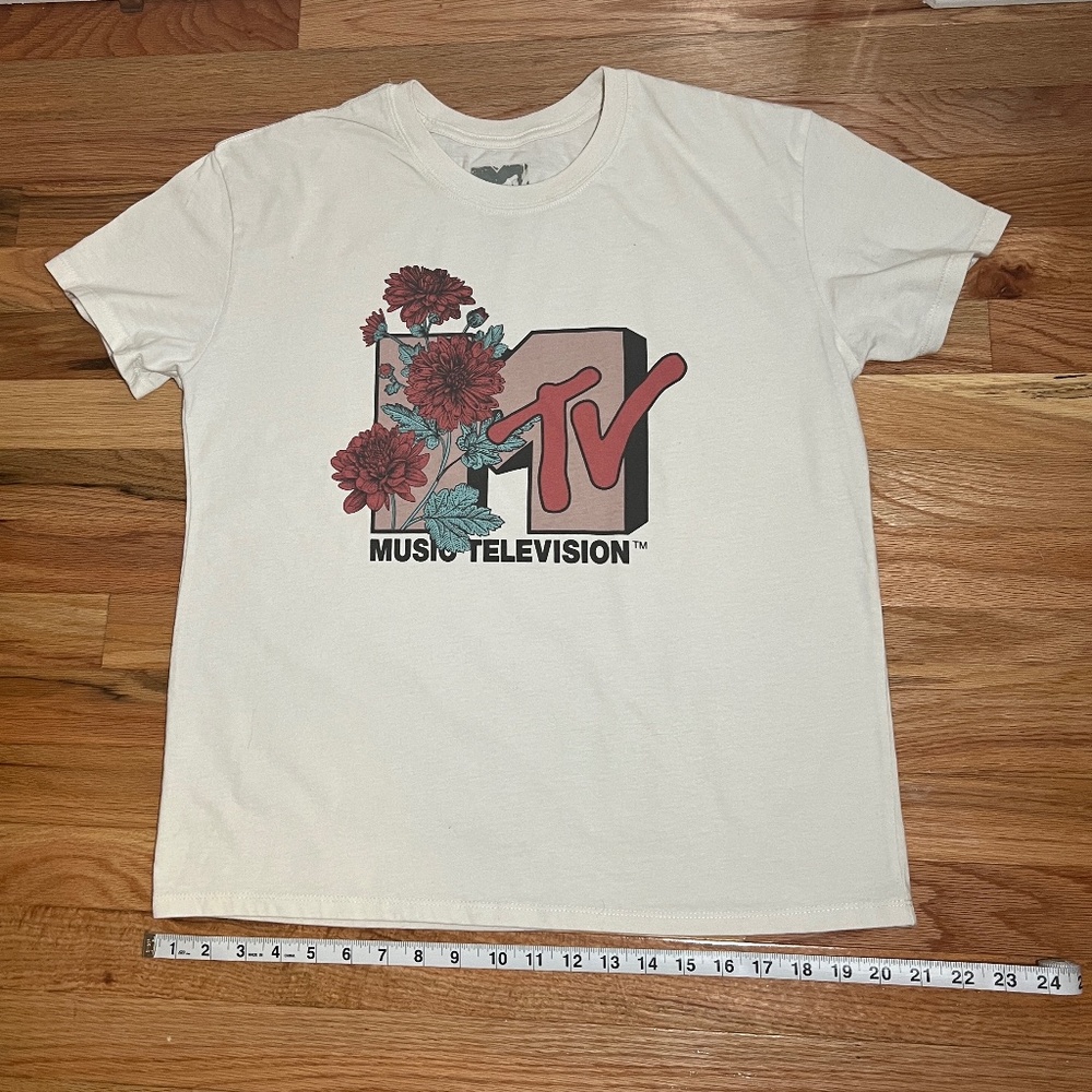 MTV Graphic Tee White Size L